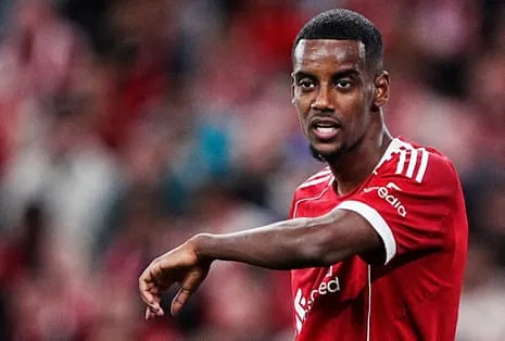 Alexander Isak's First Appearance Offers Star Power Despite Noticeable Lack of Match Fitness